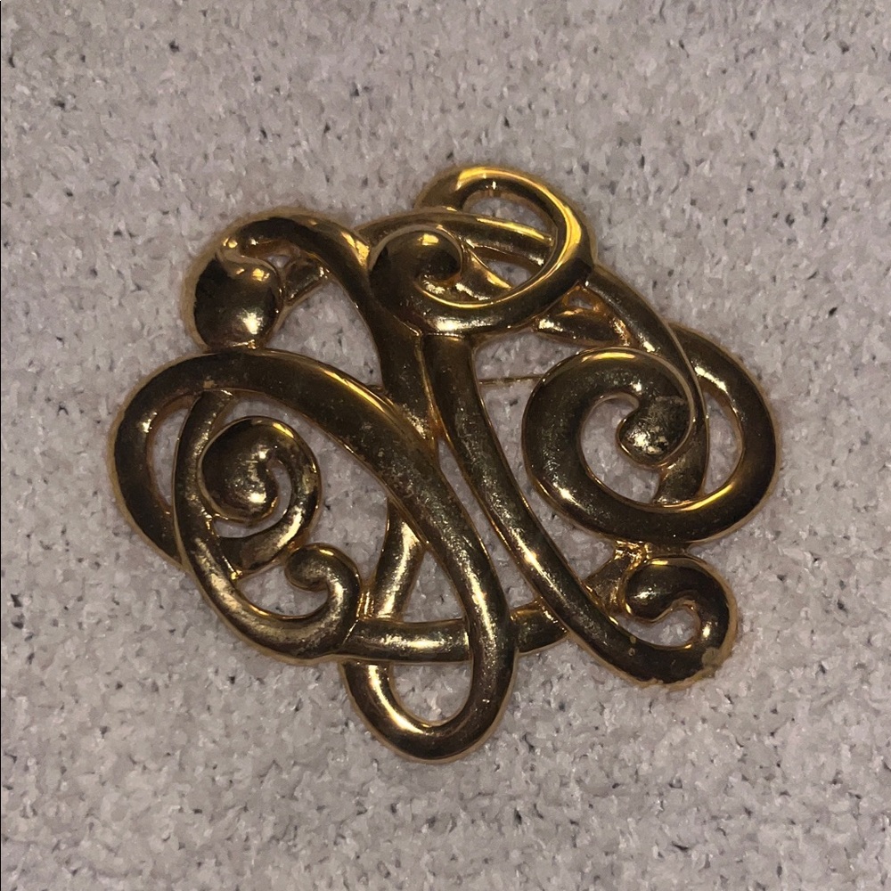Large knot Elegant Gold Swirl Brooch Vintage